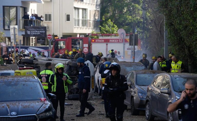 इजराइल पर ईरान और हिजबुल्लाह का हवाई हमला, तेल अवीव में चार घायल