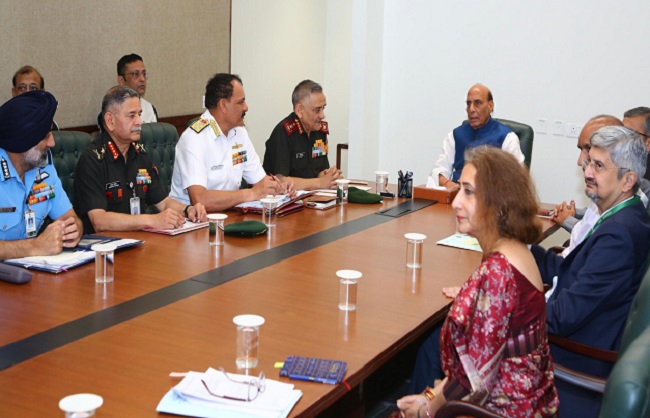 पश्चिम एशिया संघर्ष पर भारत की चिंता: रक्षा मंत्री बोले- हमले पूरी दुनिया के लिए खतरनाक