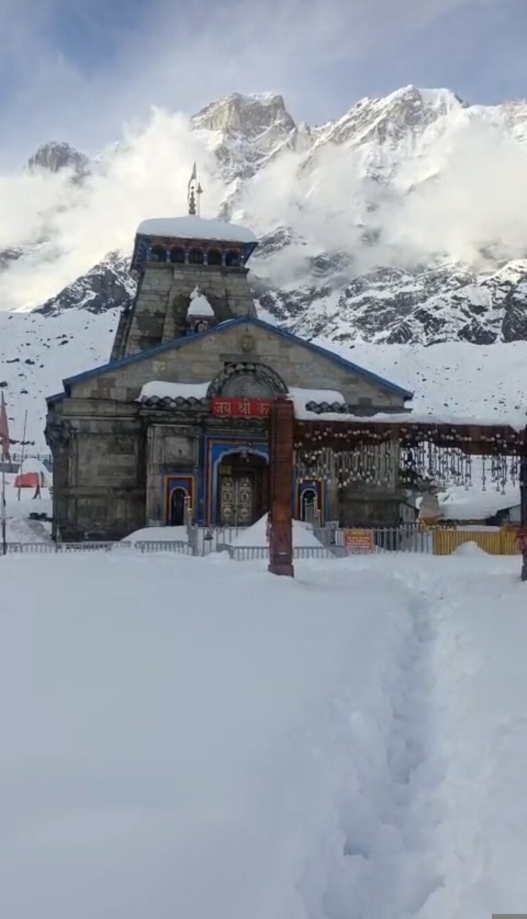 केदारनाथ धाम बर्फ से ढका: शून्य से नीचे तापमान में भी मुस्तैद ITBP और पुलिस, सुरक्षा कड़ी