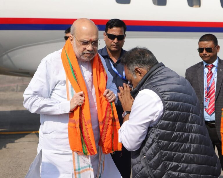 कोलकाता पहुंचे अमित शाह, शुभेंदु अधिकारी के नामांकन में होंगे शामिल, भवानीपुर में बढ़ी सियासी हलचल