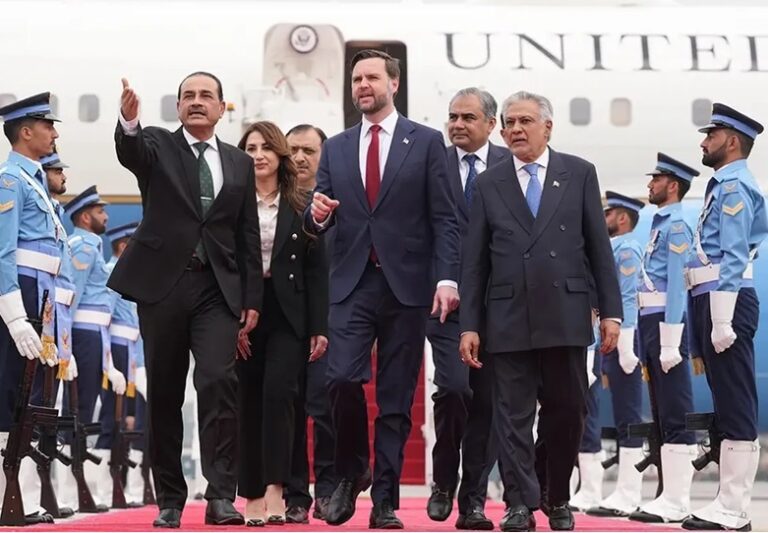 होर्मुज नाकाबंदी का असर: Iran नरम, United States भी तैयार—परसों फिर शुरू हो सकती है बातचीत