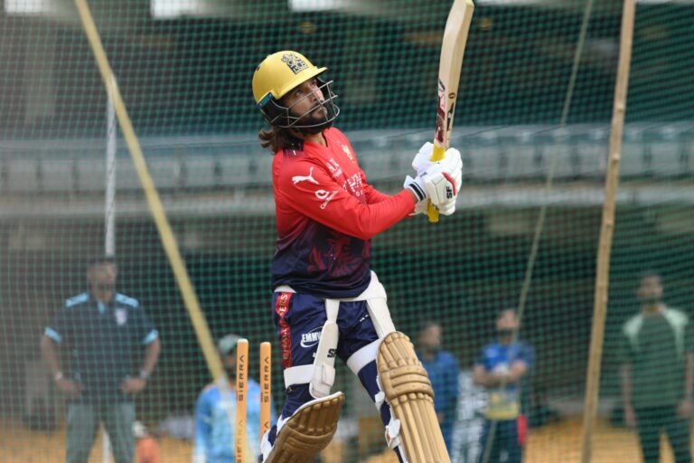 आरसीबी ने मुंबई इंडियंस को 18 रन से हराया, रजत पाटीदार ने कहा— लगातार 200+ स्कोर से बढ़ा आत्मविश्वास