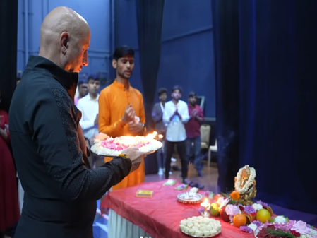 NMACC के 3 साल पूरे: अनुपम खेर ने ‘कुछ भी हो सकता है’ नाटक से जमाया रंग