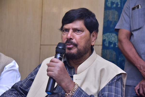 ईवीएम पर सवाल बेबुनियाद: Ramdas Athawale बोले— लोकतंत्र में जनता ही तय करती है सत्ता