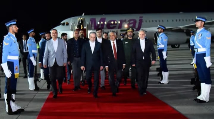 इस्लामाबाद पहुंचे अराघची, ईरान का साफ संदेश—अमेरिका से बातचीत की कोई योजना नहीं