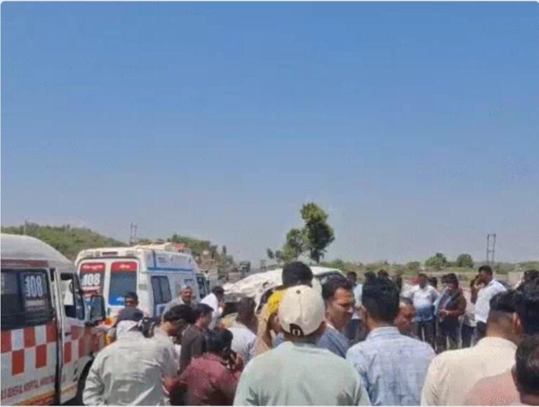 साबरकांठा में लग्जरी बस ने कार को मारी टक्कर, 6 लोगों की मौत, 8 घायल