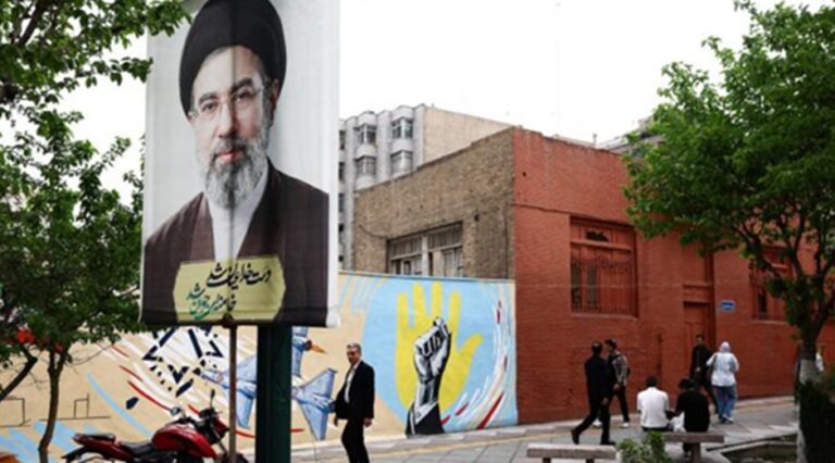 होर्मुज में टकराव के संकेत: अमेरिका की सैन्य तैयारी, ईरान का सख्त जवाब