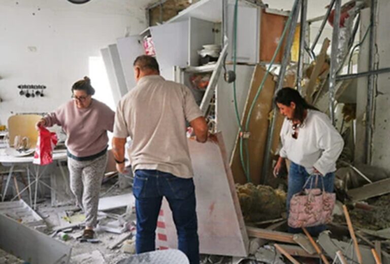 ईरान का इजराइल पर हवाई हमला, तीन शहरों में तबाही; अमेरिका के विमान गिराने का भी दावा