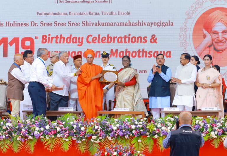 सिद्धगंगा मठ की सेवा परंपरा देश के लिए आदर्श: राष्ट्रपति द्रौपदी मुर्मू