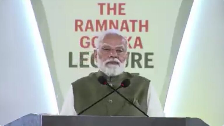 Narendra Modi का यूपी दौरा, वाराणसी में महिला सम्मेलन और 36,230 करोड़ के गंगा एक्सप्रेसवे का उद्घाटन