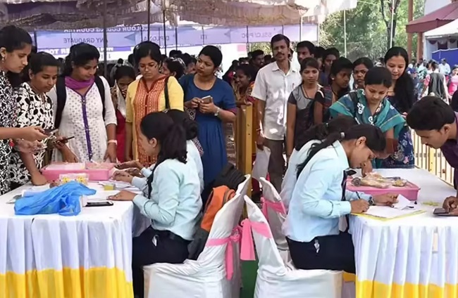 ग्वालियर में आज रोजगार मेला: 24 कंपनियां देंगी नौकरी के अवसर, 10 से 45 हजार तक वेतन