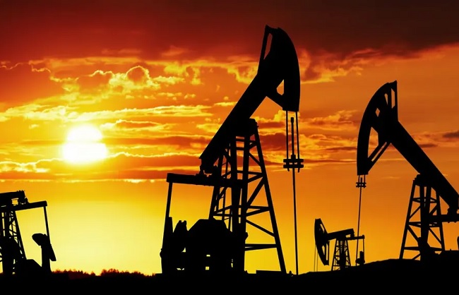 कच्चे तेल में तेजी बरकरार: ब्रेंट क्रूड 98 डॉलर प्रति बैरल के आसपास