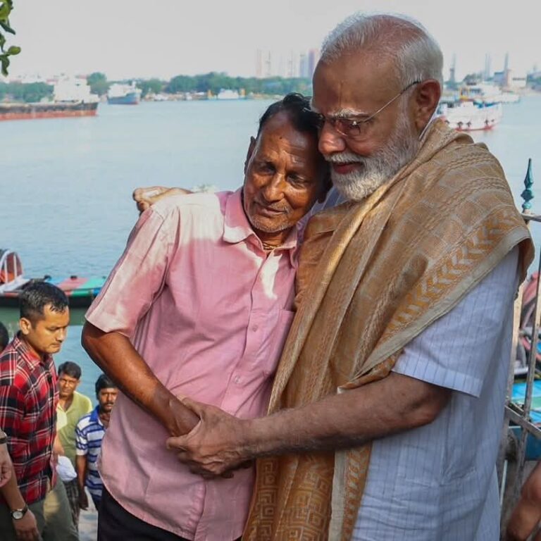 कोलकाता में पीएम मोदी के साथ नाविकों का अनुभव: बोले- “सपने जैसा पल, भाईचारे का दिया संदेश”