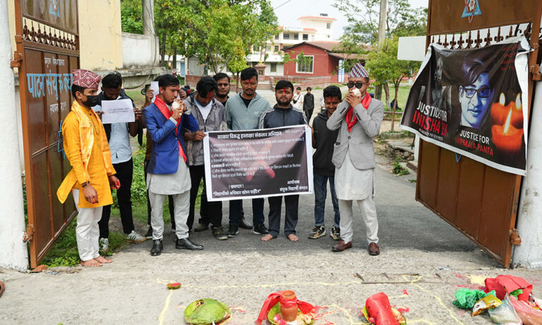 नेपाल में वामपंथी छात्र संगठनों का अनोखा प्रदर्शन, शंख घोष और स्वस्ति वाचन के साथ सरकार का विरोध