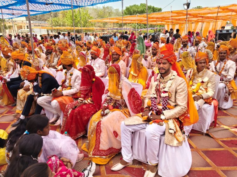भीलवाड़ा में रावणा राजपूत समाज का सामूहिक विवाह सम्मेलन, 21 जोड़ों ने वैदिक रीति से लिए फेरे