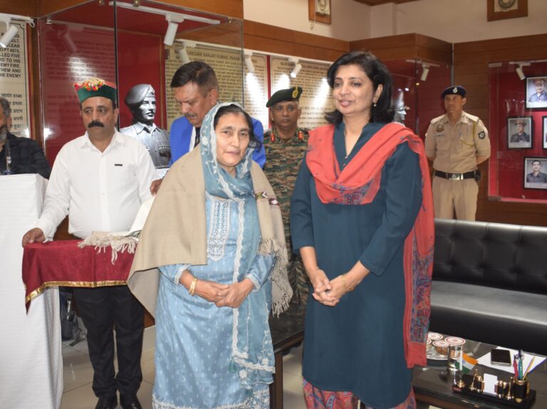 धर्मशाला युद्ध संग्रहालय में पूर्व सैनिकों और वीर नारियों का सम्मान समारोह आयोजित