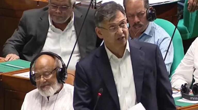 बांग्लादेश में ‘जुलाई राष्ट्रीय चार्टर’ पर सियासी संग्राम, गृहमंत्री ने बताया ‘राष्ट्रीय धोखाधड़ी’