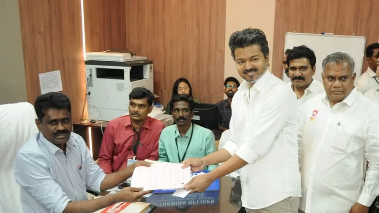 तमिलनाडु चुनाव 2026: 7,454 नामांकन दाखिल, Vijay ने दो सीटों से भरा पर्चा