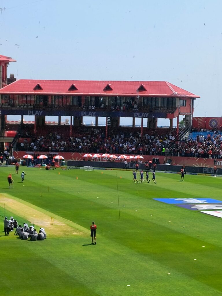 धर्मशाला में विराट कोहली का जलवा, पंजाब के घर में आरसीबी समर्थकों का दिखा दबदबा 🔗 Permalink / Slug