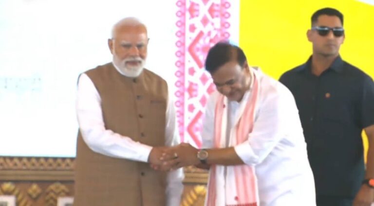 हिमंत बिस्व सरमा ने लगातार दूसरी बार असम के मुख्यमंत्री पद की ली शपथ, राजग नेताओं की मौजूदगी में हुआ भव्य समारोह
