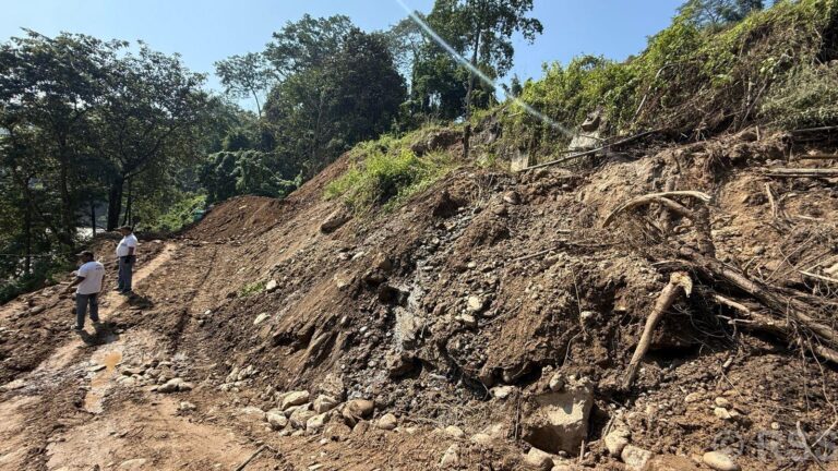 नेपाल में बारिश का कहर: तीन प्रमुख राजमार्ग बंद, सैकड़ों वाहन फंसे