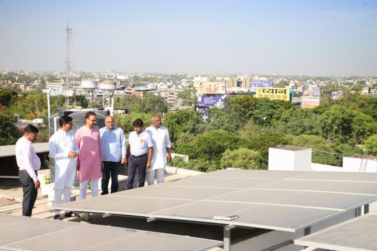 इंदौर बनेगा ‘सोलर सिटी’, महापौर पुष्यमित्र भार्गव ने बताया 900 मेगावाट का लक्ष्य