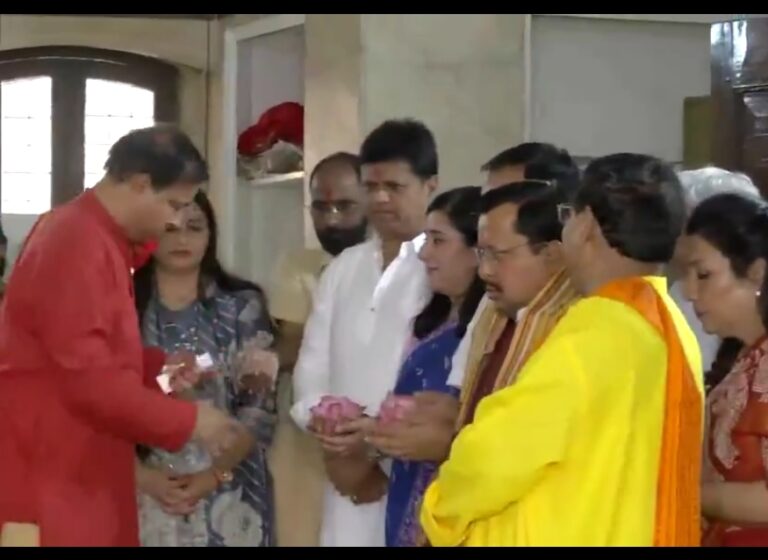 भाजपा अध्यक्ष नितिन नवीन पहुंचे दिल्ली कालीबाड़ी मंदिर, बंगाल जीत के बाद की पूजा-अर्चना
