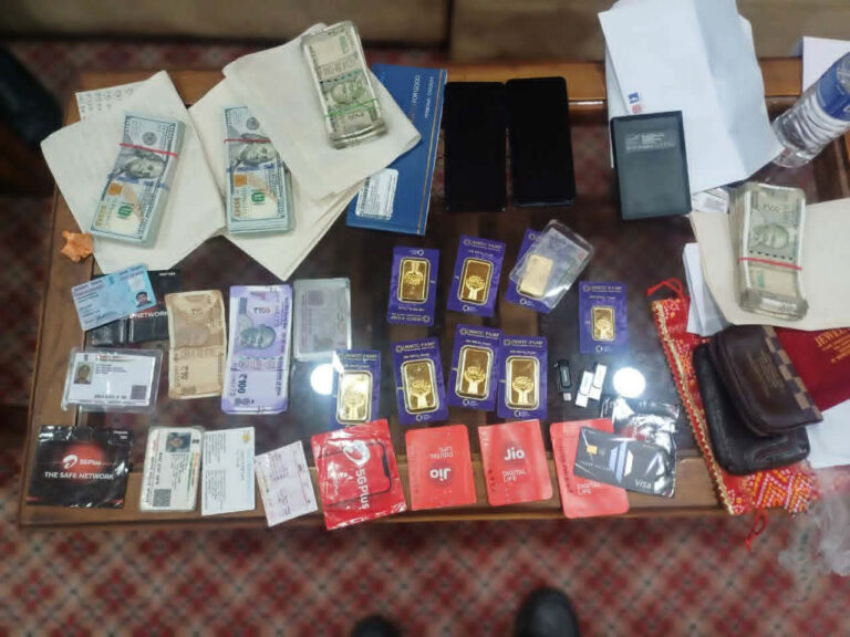 नेपाल सीमा पर बड़ी कार्रवाई! भारतीय नागरिक से 570 ग्राम सोना और 20 हजार अमेरिकी डॉलर बरामद