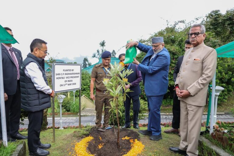 उपराष्ट्रपति सीपी राधाकृष्णन सिक्किम दौरा पूरा कर लौटे, राज्य दिवस समारोह में हुए शामिल