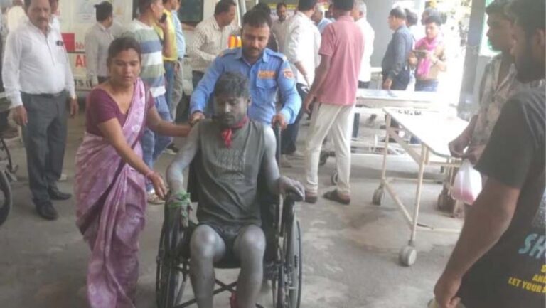 देवास पटाखा फैक्ट्री में भीषण विस्फोट: इलाके में मची दहशत, आधा दर्जन से अधिक मौत की आशंका