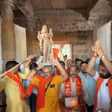 धार भोजशाला में माता की प्रतिमा गर्भगृह में विराजमान, आज 12 बजे होगी भव्य महाआरती