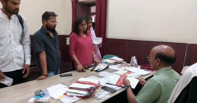 DAVV जनसुनवाई में छात्रों की गुहार! MPPSC आवेदन से पहले रिजल्ट जारी करने की मांग