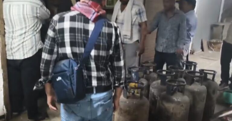 इंदौर में कमर्शियल गैस सिलेंडरों का अवैध भंडारण पकड़ा गया, खाद्य विभाग ने 25 सिलेंडर जब्त किए