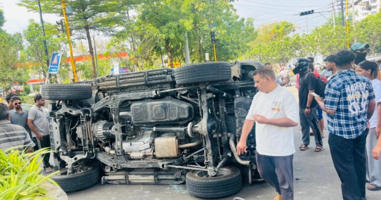इंदौर के सयाजी स्क्वायर पर तेज रफ्तार जीप पलटी, 3 से 4 लोग गंभीर घायल