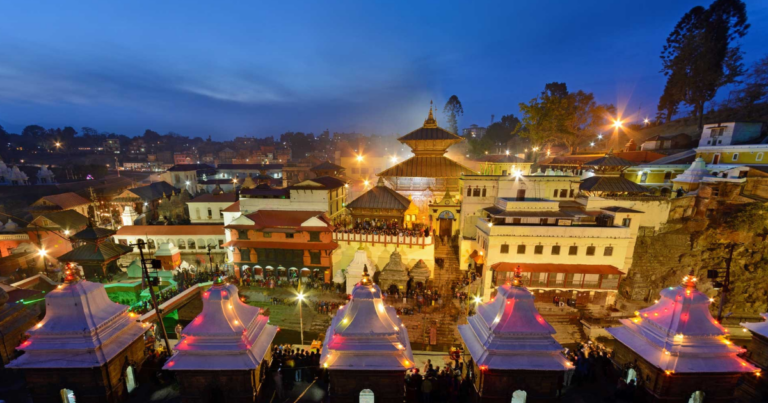 अमित शाह ने पशुपतिनाथ मंदिर को भेंट की 40 किलो चंदन की लकड़ी