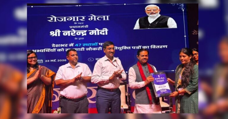 रोजगार मेले युवाओं के सपनों को दे रहे नई उड़ान: बी.एल. वर्मा, लखनऊ में 330 युवाओं को मिले नियुक्ति पत्र