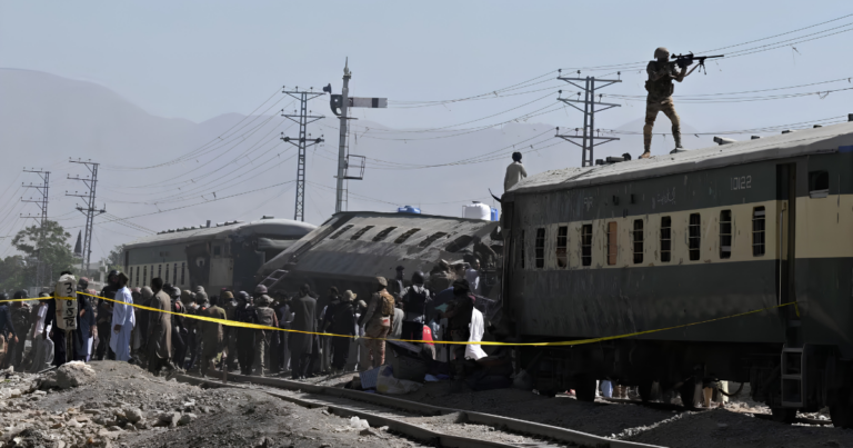 बलूचिस्तान में ट्रेन विस्फोट, बीएलए ने ली हमले की जिम्मेदारी