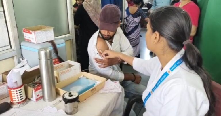 डॉग बाइट के बढ़ते मामलों से दहशत, डॉक्टरों ने दी सतर्क रहने और तुरंत इलाज की सलाह