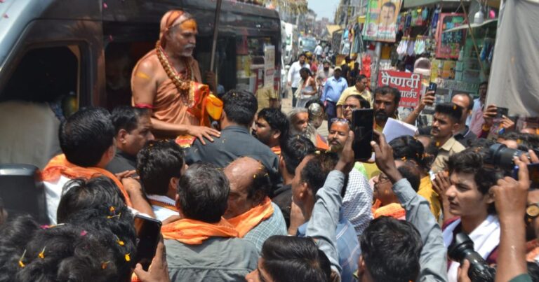 ‘गौ माता को मिले राष्ट्रीय माता का दर्जा’, फर्रुखाबाद में शंकराचार्य अविमुक्तेश्वरानंद की जनजागरण यात्रा