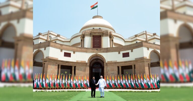 भारत-म्यांमार संबंधों को मिली नई मजबूती, पीएम मोदी और राष्ट्रपति ह्लाइंग के बीच हुई द्विपक्षीय वार्ता