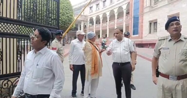 कलेक्टर के आश्वासन पर किसानों ने खत्म किया धरना, 20 दिन में समाधान नहीं हुआ तो होगा उग्र आंदोलन