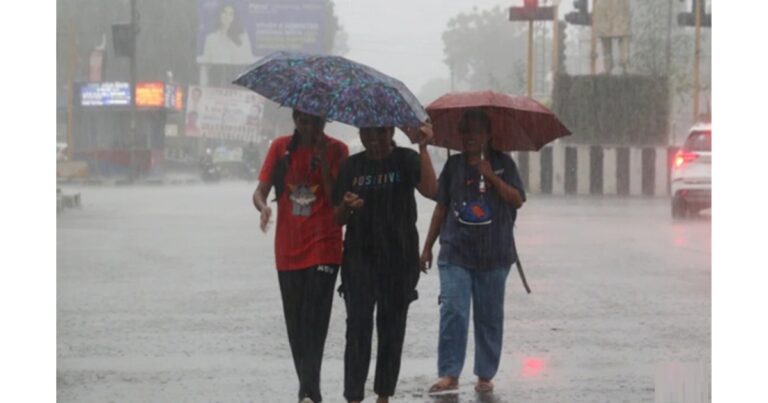 मध्य प्रदेश में समय से पहले दस्तक दे सकता है मानसून, 35 जिलों में आंधी-बारिश का अलर्ट