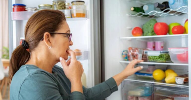 Fridge Storage Tips: भूलकर भी फ्रिज में न रखें ये 5 चीजें, बन सकती हैं स्लो पॉइजन, आज ही निकालें बाहर!